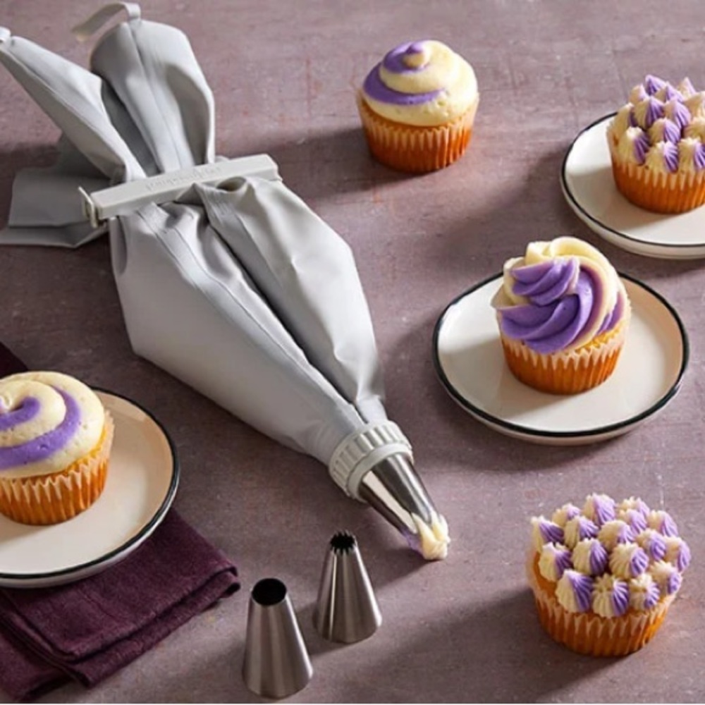 New Pampered Chef Dual Piping Bags
